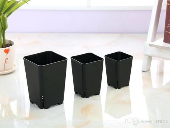 علت انتخاب گلدان پلاستیکی چهارگوش